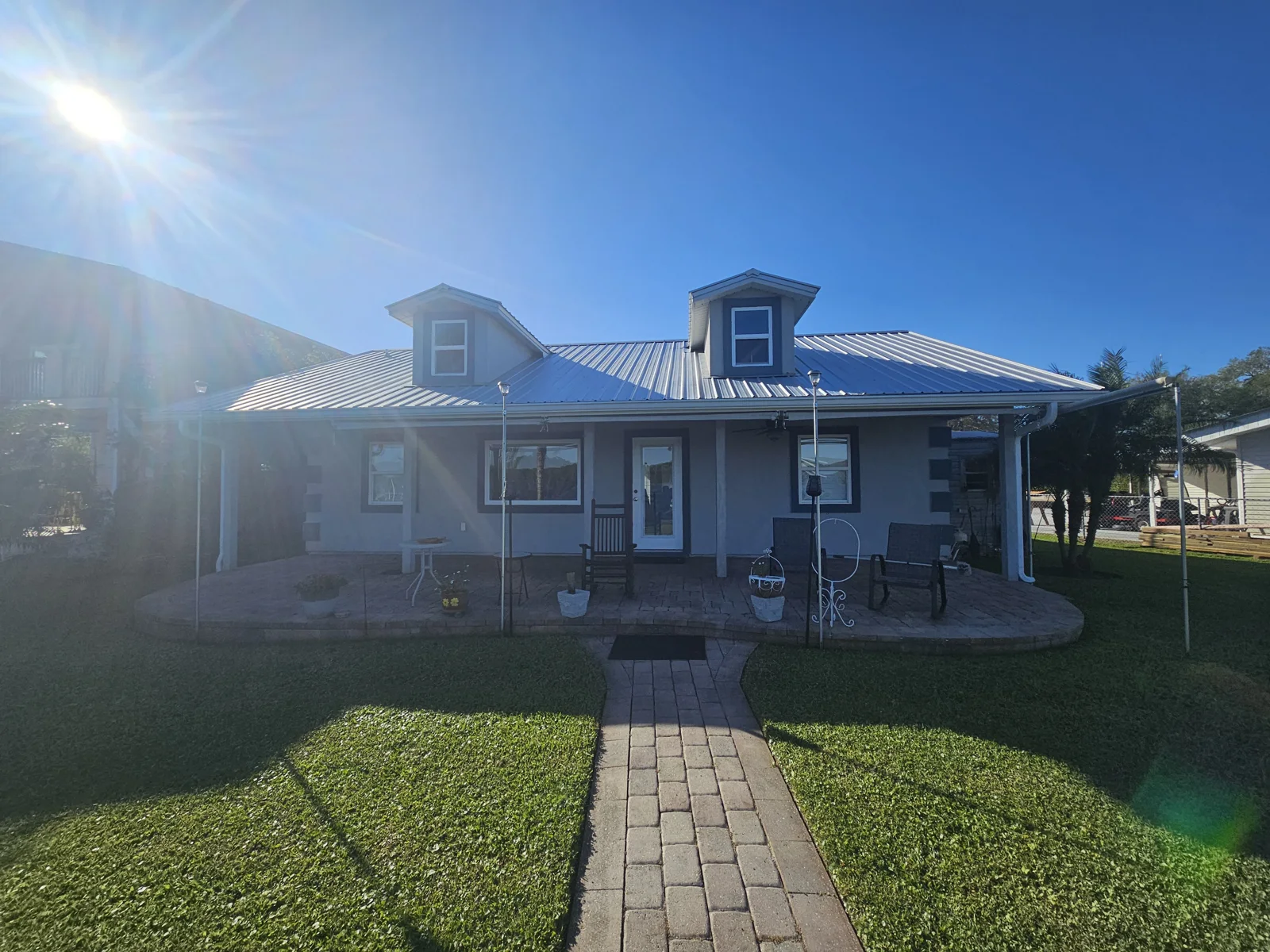 ront view of a freshly painted home in Welaka, FL – Professional exterior repaint, stucco repair, and pressure washing by T&B Paint Pros LLC. Serving Palm Coast, St. Augustine, and Daytona Beach.